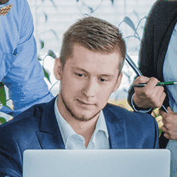 轰炸电话网页版